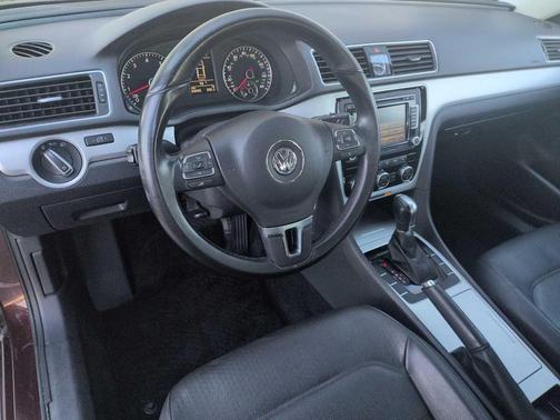 2012 Volkswagen Passat 2.5 SE