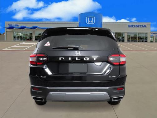 Crystal Black Pearl 2026 Honda Pilot Elite
