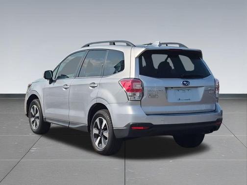 Ice Silver Metallic 2017 Subaru Forester 2.5i Limited