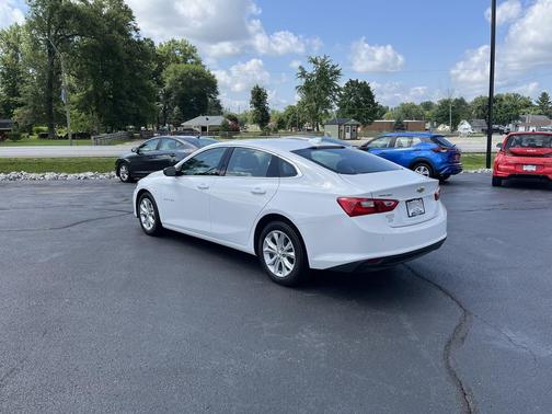 Summit White 2025 Chevrolet Malibu FWD 1LT