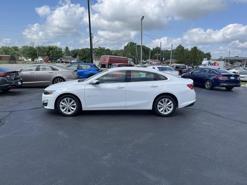 Summit White 2025 Chevrolet Malibu FWD 1LT