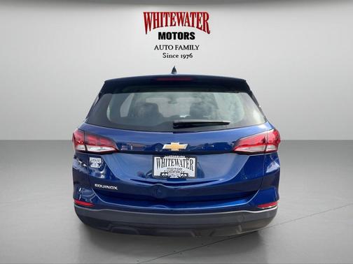 Blue Glow Metallic 2022 Chevrolet Equinox LS