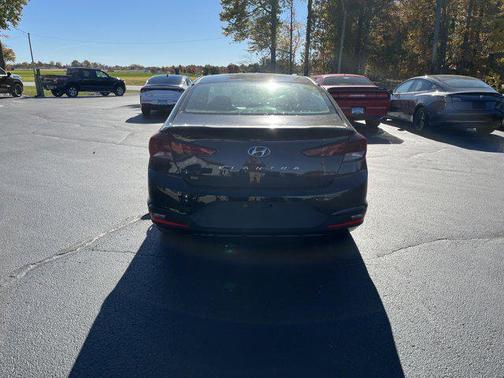 2019 Hyundai ELANTRA SE