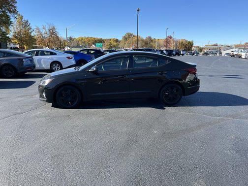 2019 Hyundai ELANTRA SE