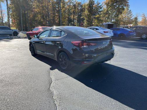 2019 Hyundai ELANTRA SE