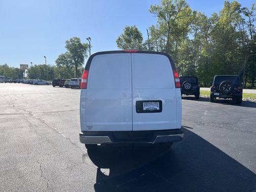 Summit White 2019 Chevrolet Express 3500 RWD 3500 155'