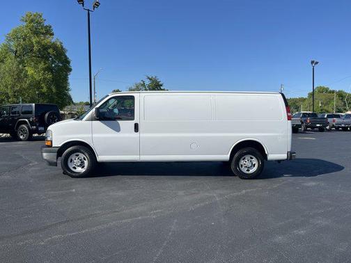 Summit White 2019 Chevrolet Express 3500 RWD 3500 155'