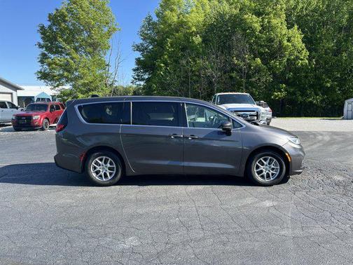 Granite Crystal Metallic Clearcoat 2023 Chrysler Pacifica Touring L