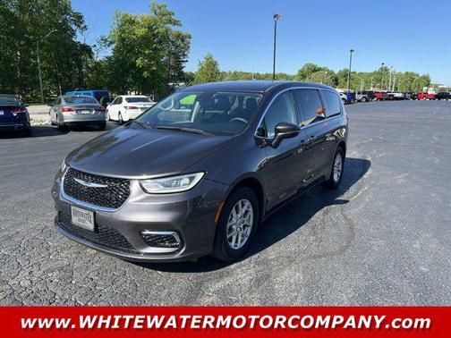 Granite Crystal Metallic Clearcoat 2023 Chrysler Pacifica Touring L