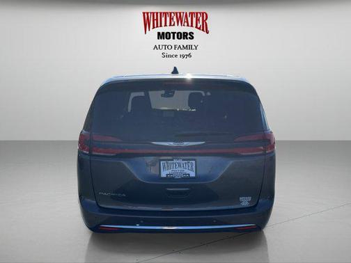Granite Crystal Metallic Clearcoat 2023 Chrysler Pacifica Touring L