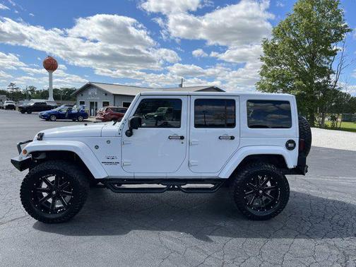 Bright White Clearcoat 2017 Jeep Wrangler Unlimited Sahara