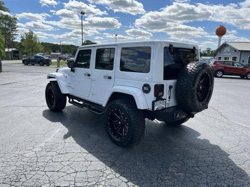 Bright White Clearcoat 2017 Jeep Wrangler Unlimited Sahara