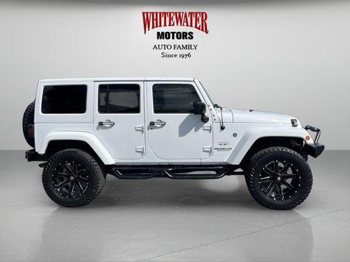 Bright White Clearcoat 2017 Jeep Wrangler Unlimited Sahara