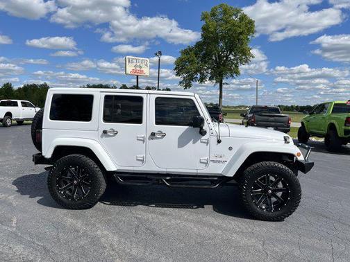 Bright White Clearcoat 2017 Jeep Wrangler Unlimited Sahara
