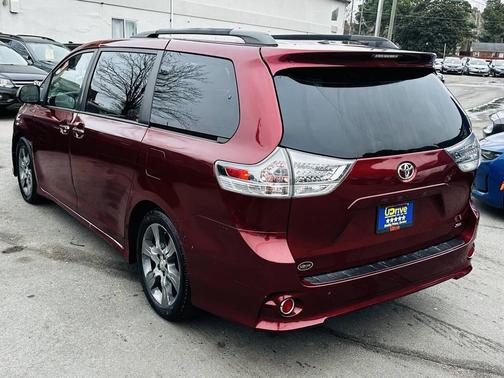 2015 Toyota Sienna SE