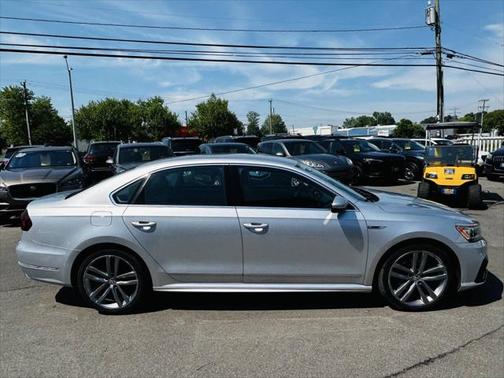 2017 Volkswagen Passat 1.8T R-Line w/Comfort