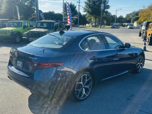 2019 Alfa Romeo Giulia Sport