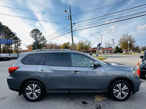 2017 Nissan Pathfinder SL