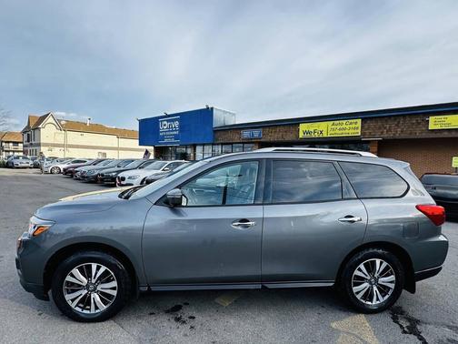 2017 Nissan Pathfinder SL