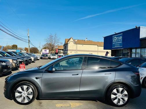 2022 Tesla Model Y Long Range Dual Motor All-Wheel Drive