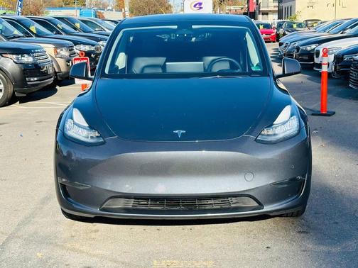 2022 Tesla Model Y Long Range Dual Motor All-Wheel Drive