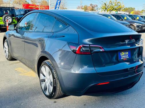 2022 Tesla Model Y Long Range Dual Motor All-Wheel Drive