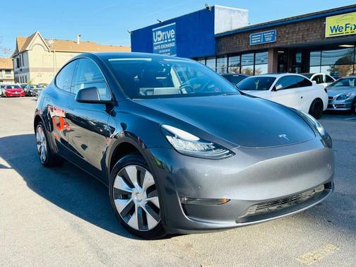 2022 Tesla Model Y Long Range Dual Motor All-Wheel Drive