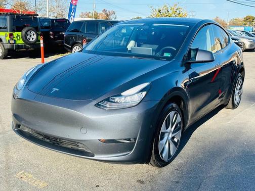 2022 Tesla Model Y Long Range Dual Motor All-Wheel Drive
