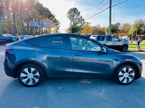 2022 Tesla Model Y Long Range Dual Motor All-Wheel Drive