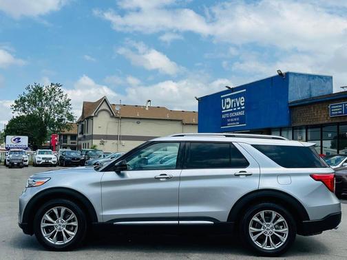 Iconic Silver Metallic 2021 Ford Explorer Limited