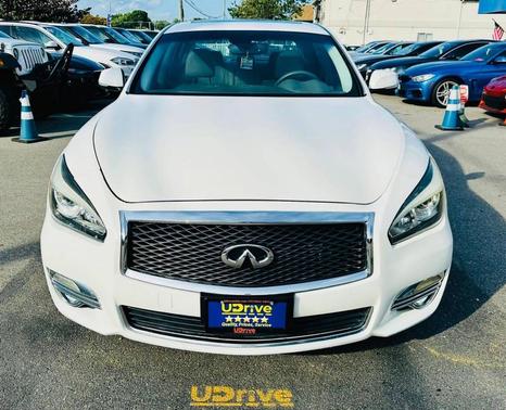 2015 INFINITI Q70 3.7