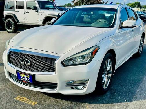 2015 INFINITI Q70 3.7