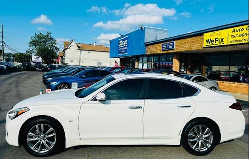 2015 INFINITI Q70 3.7