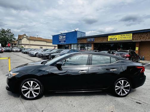 Black 2017 Nissan Maxima 3.5 S