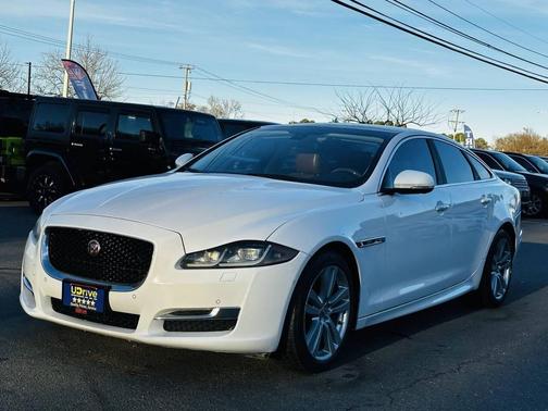 2016 Jaguar XJ XJ R-Sport
