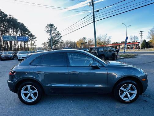 2018 Porsche Macan Base AWD 4dr SUV