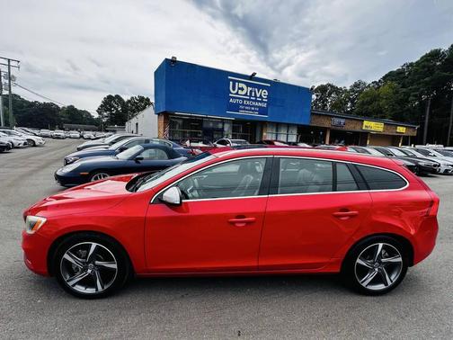 2015 Volvo V60 T6 R-Design Platinum