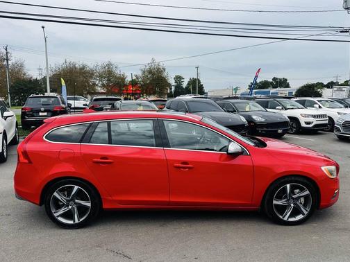 2015 Volvo V60 T6 R-Design Platinum