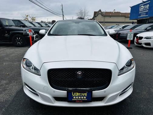 2015 Jaguar XJ Base