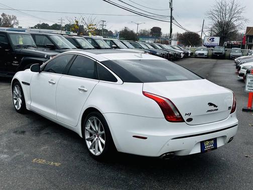 2015 Jaguar XJ Base