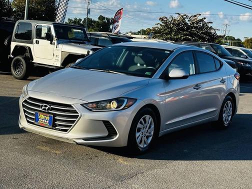 2018 Hyundai ELANTRA SE