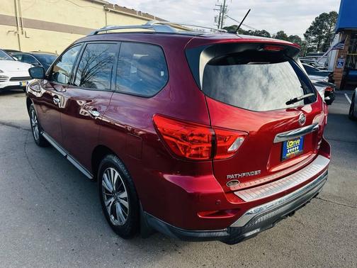 2017 Nissan Pathfinder SL