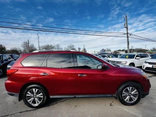 2017 Nissan Pathfinder SL