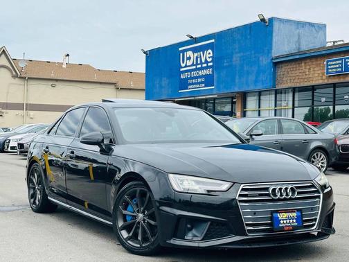 Mythos Black Metallic 2019 Audi A4 45 Premium
