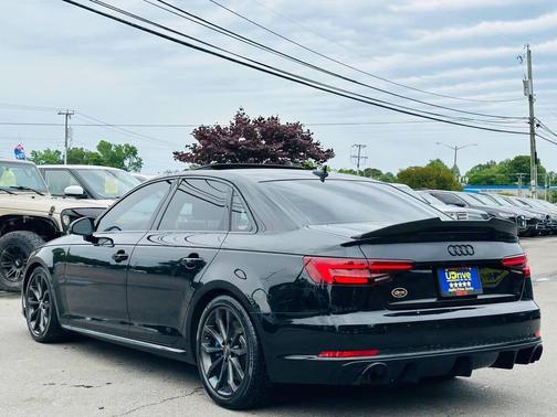 Mythos Black Metallic 2019 Audi A4 45 Premium