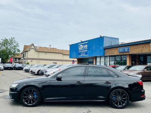 Mythos Black Metallic 2019 Audi A4 45 Premium