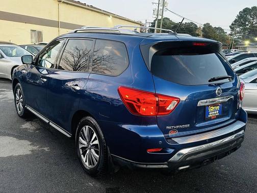 2017 Nissan Pathfinder SL