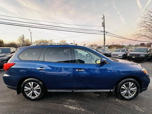 2017 Nissan Pathfinder SL