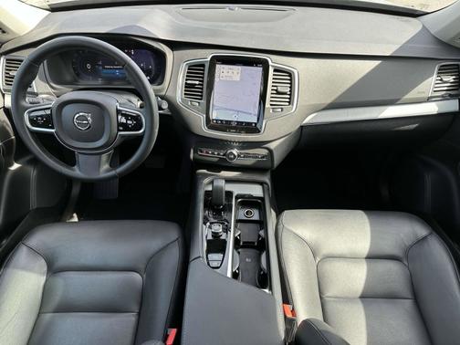 2024 Volvo XC90 B5 Core
