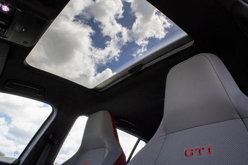 2025 Volkswagen Golf GTI 2.0T SE DSG